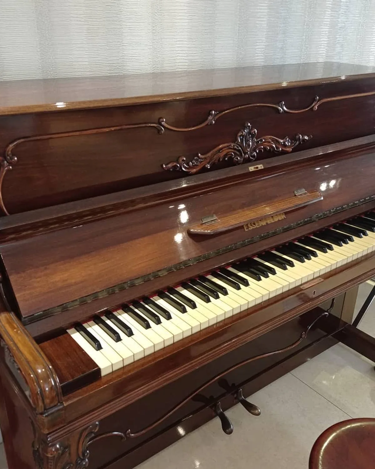Piano de armário restaurado na oficina da Musicaltec