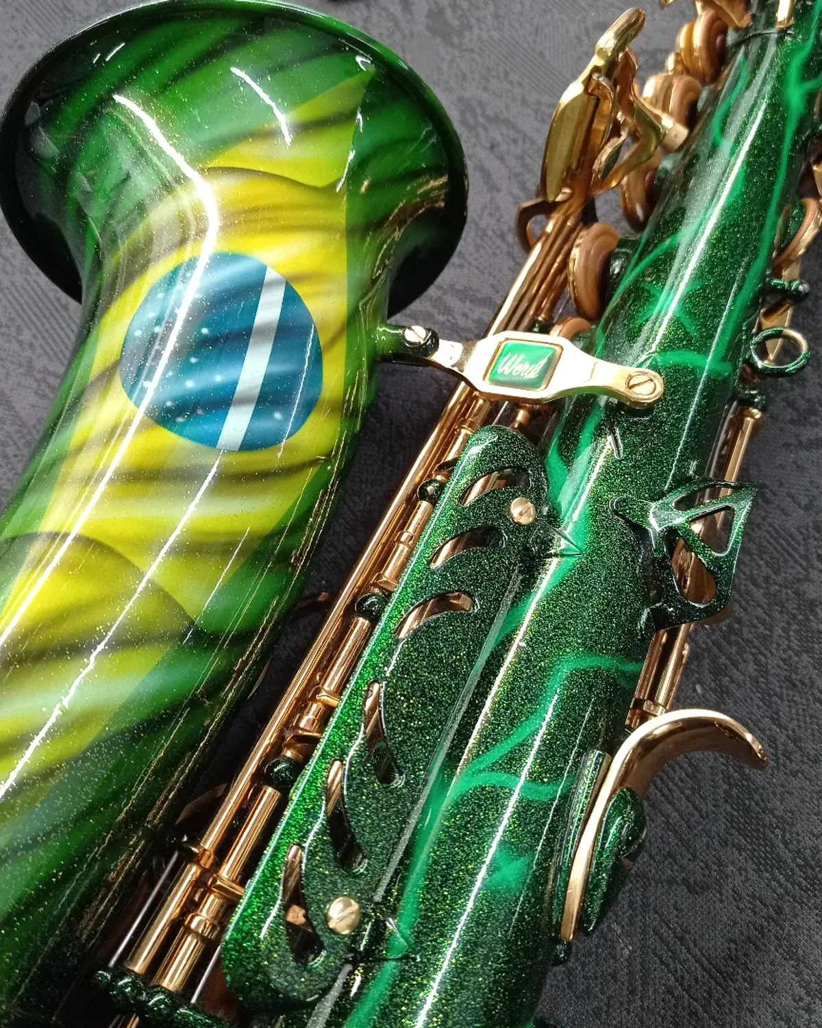 Saxofone soprano personalizado na oficina da Musicaltec