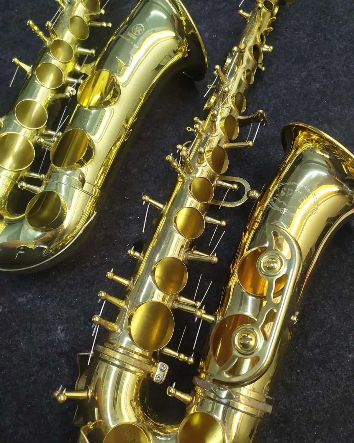 Saxofone tenor laqueado na oficina da Musicaltec