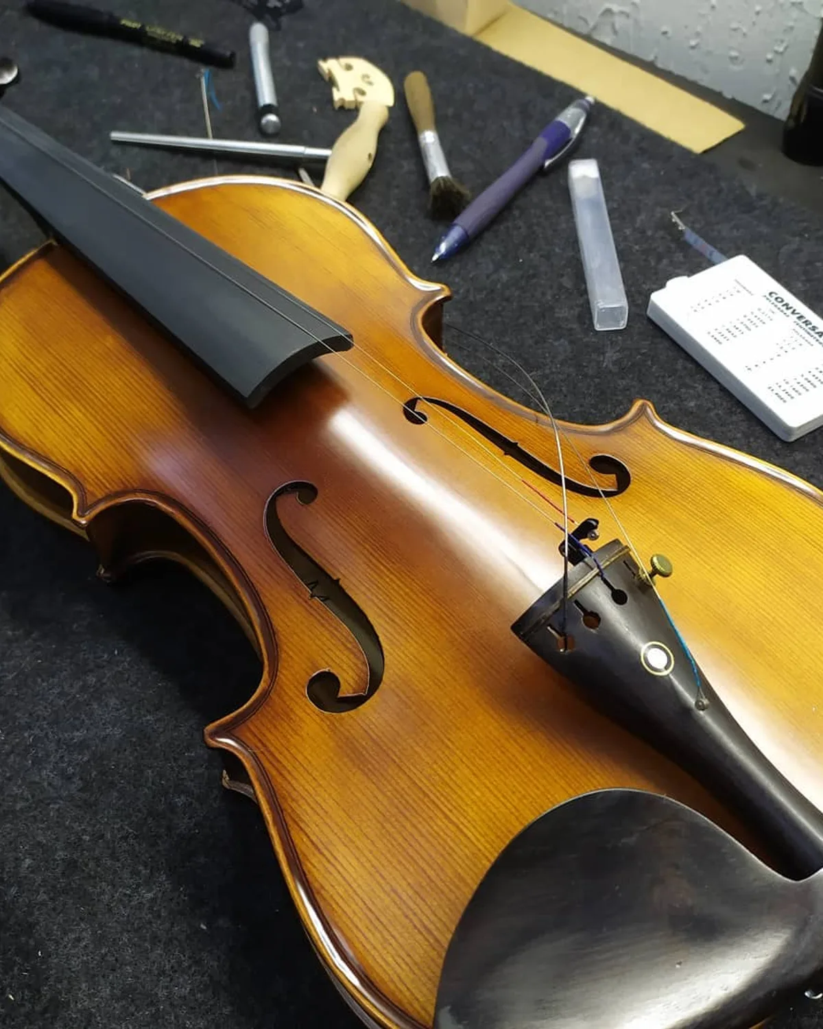 Violino de estudo 4/4 na oficina da Musicaltec